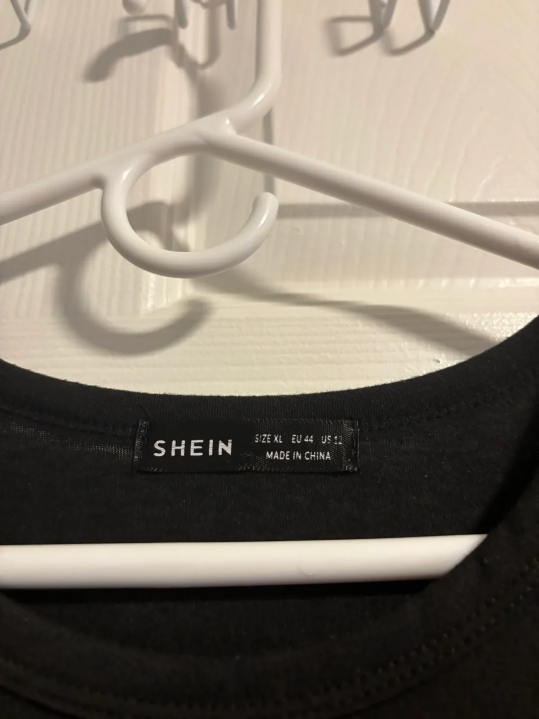 SHEIN Black Dog Heartbeat Graphic T-Shirt - Size XL image indicator(2)