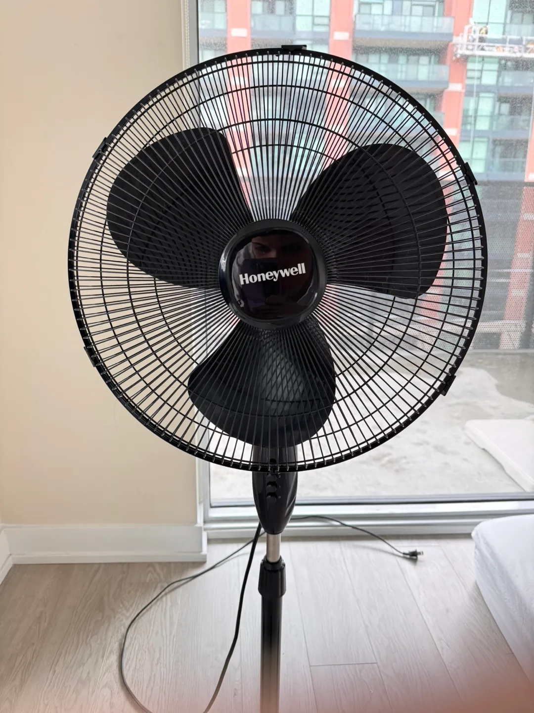 Honeywell Stand Fan thumbnail