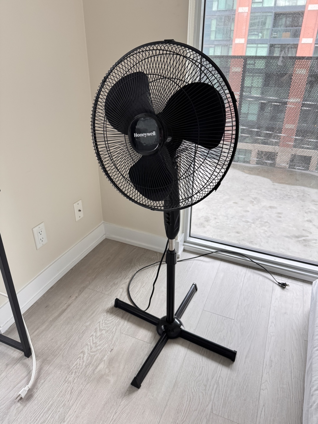Honeywell Stand Fan - photo 2