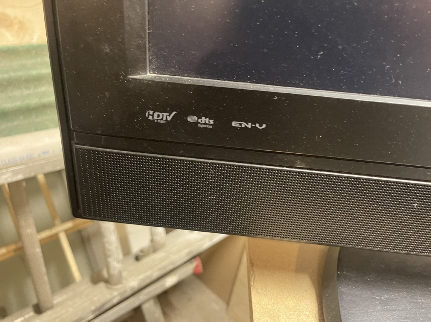 RCA 31 inch LCD HDTV - photo 3