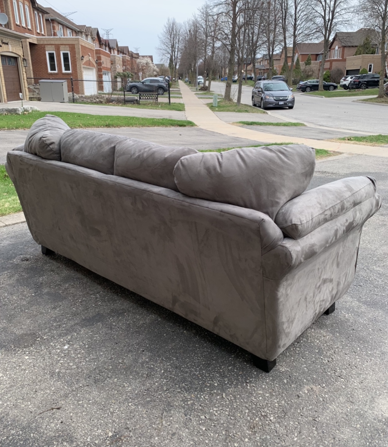 !!Free Delivery!! Comfy Couch - photo 5