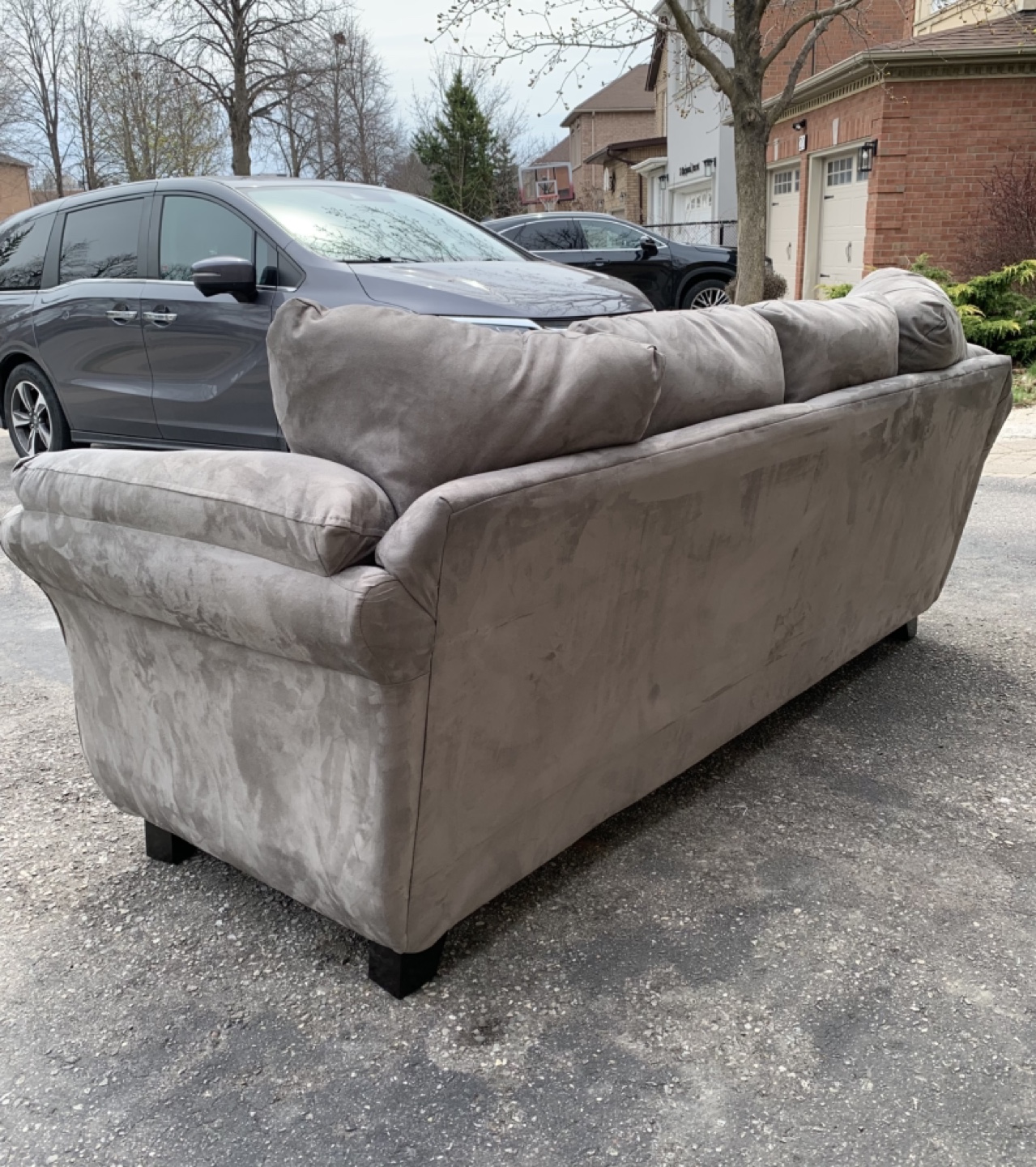 !!Free Delivery!! Comfy Couch - photo 4