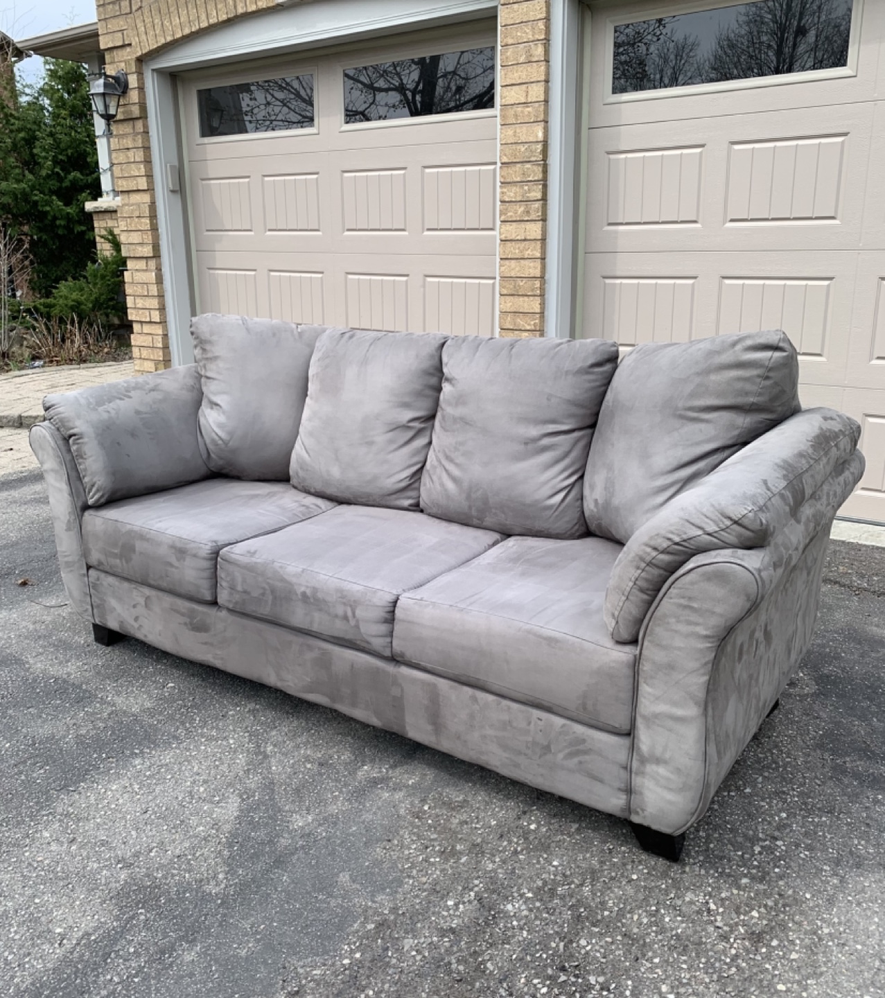 !!Free Delivery!! Comfy Couch - photo 3