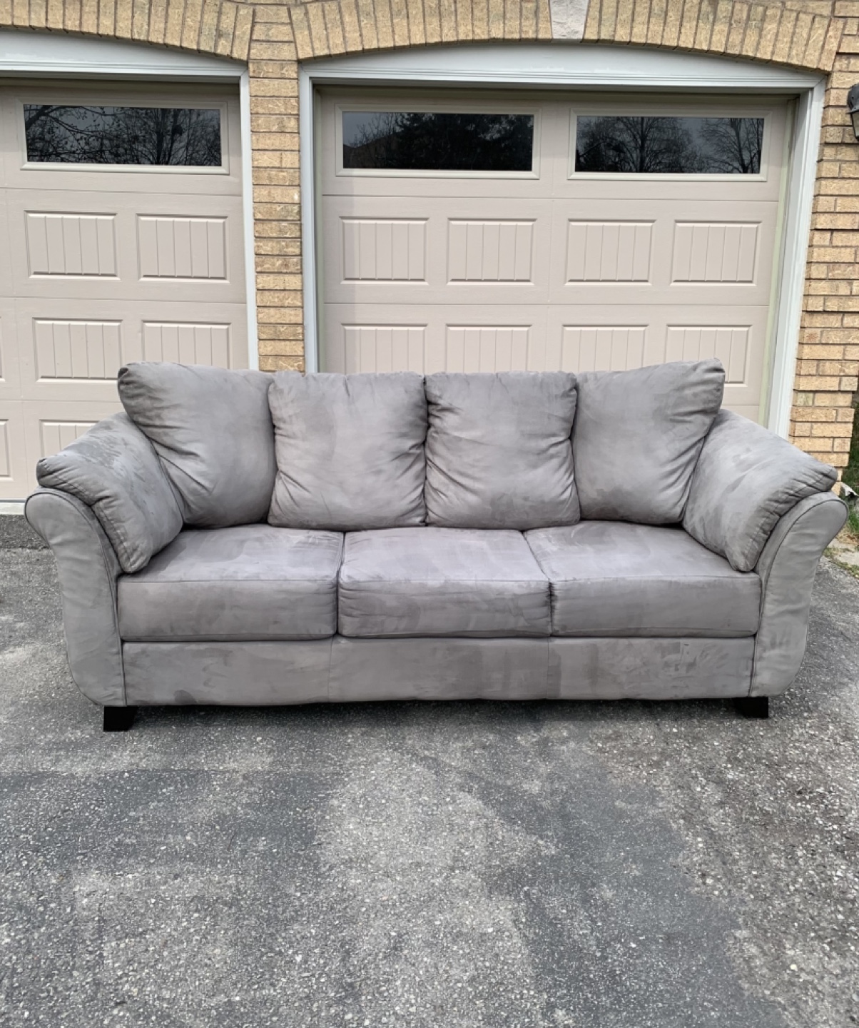 !!Free Delivery!! Comfy Couch - photo 2