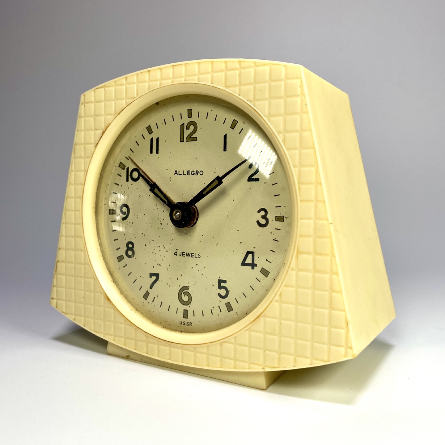 Vintage Allegro Wind-Up Alarm Clock - photo 2