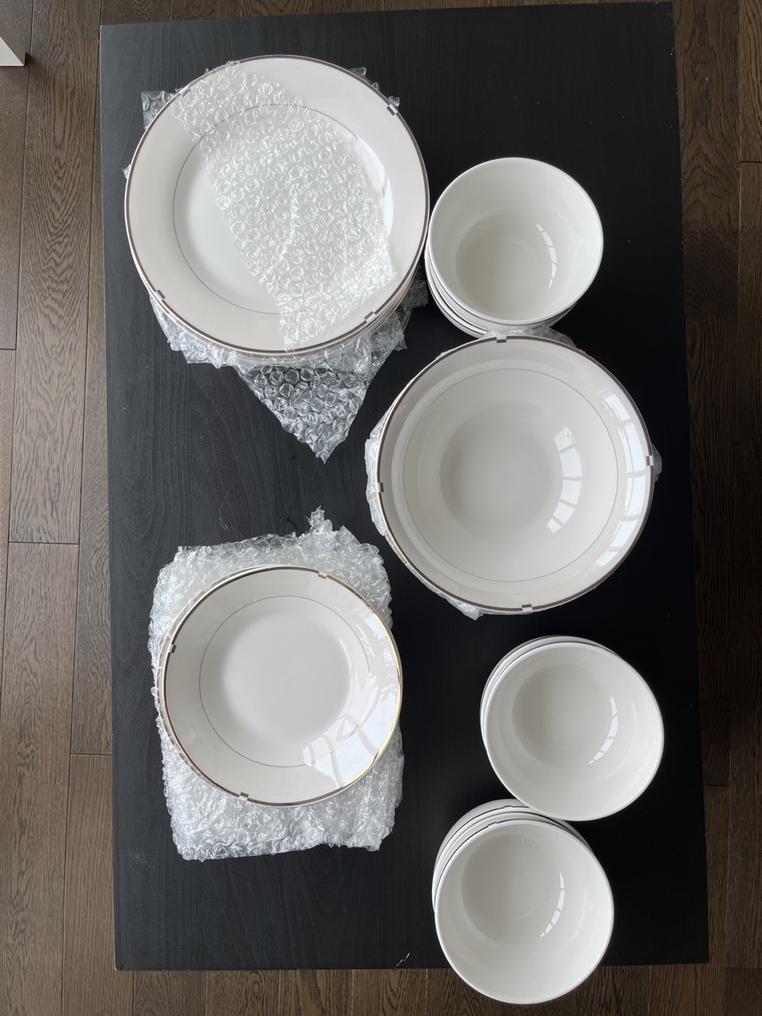 Elegant 12-Piece Dinnerware Set with Gold Accents