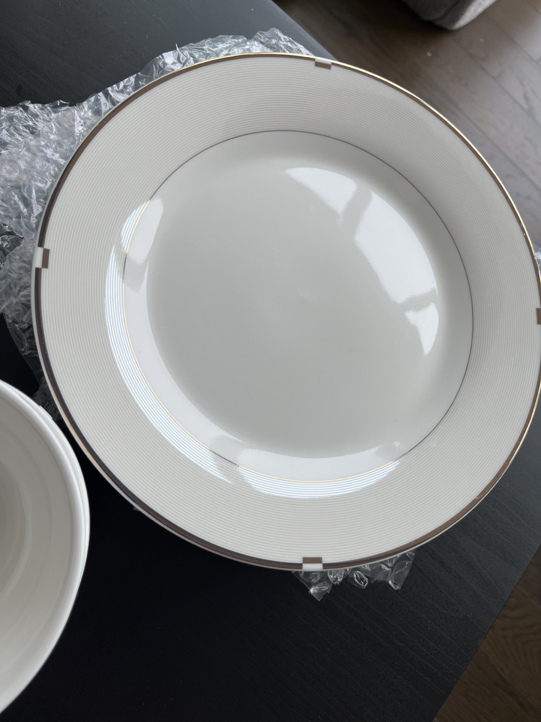 Elegant 12-Piece Dinnerware Set with Gold Accents - photo 2
