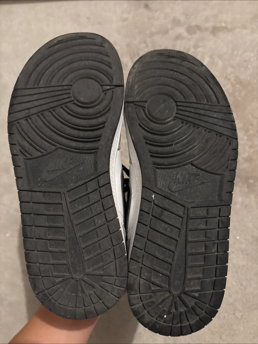 Nike Air Jordan light smoke grey image indicator(4)