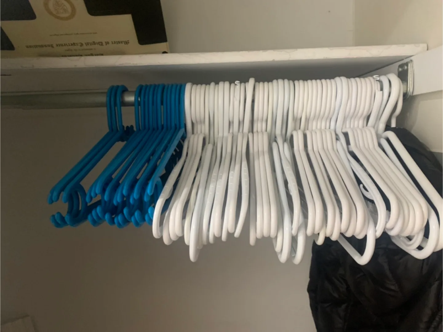 Bulk lot of plastic hangers 💚 thumbnail