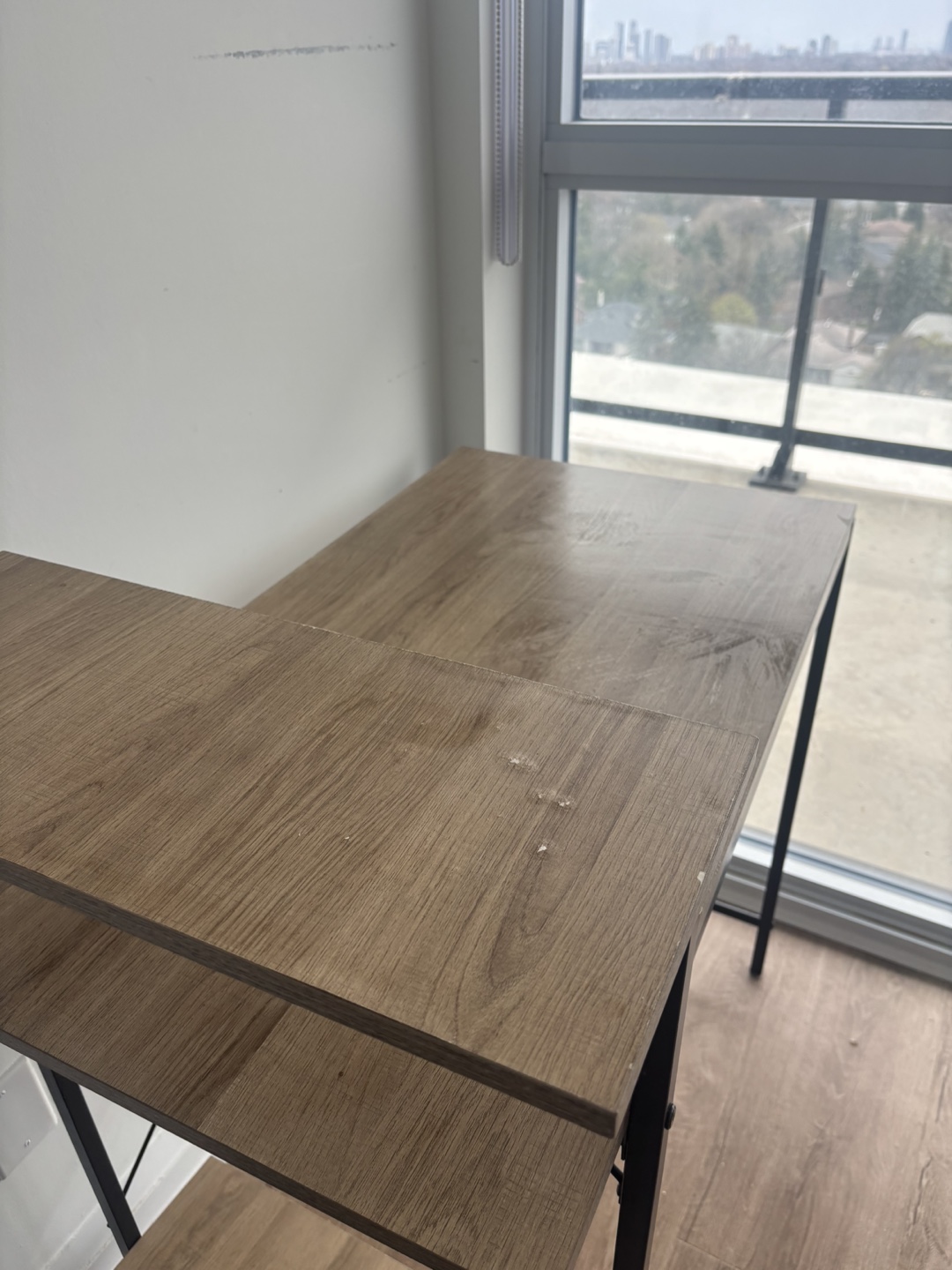 Desk - photo 3