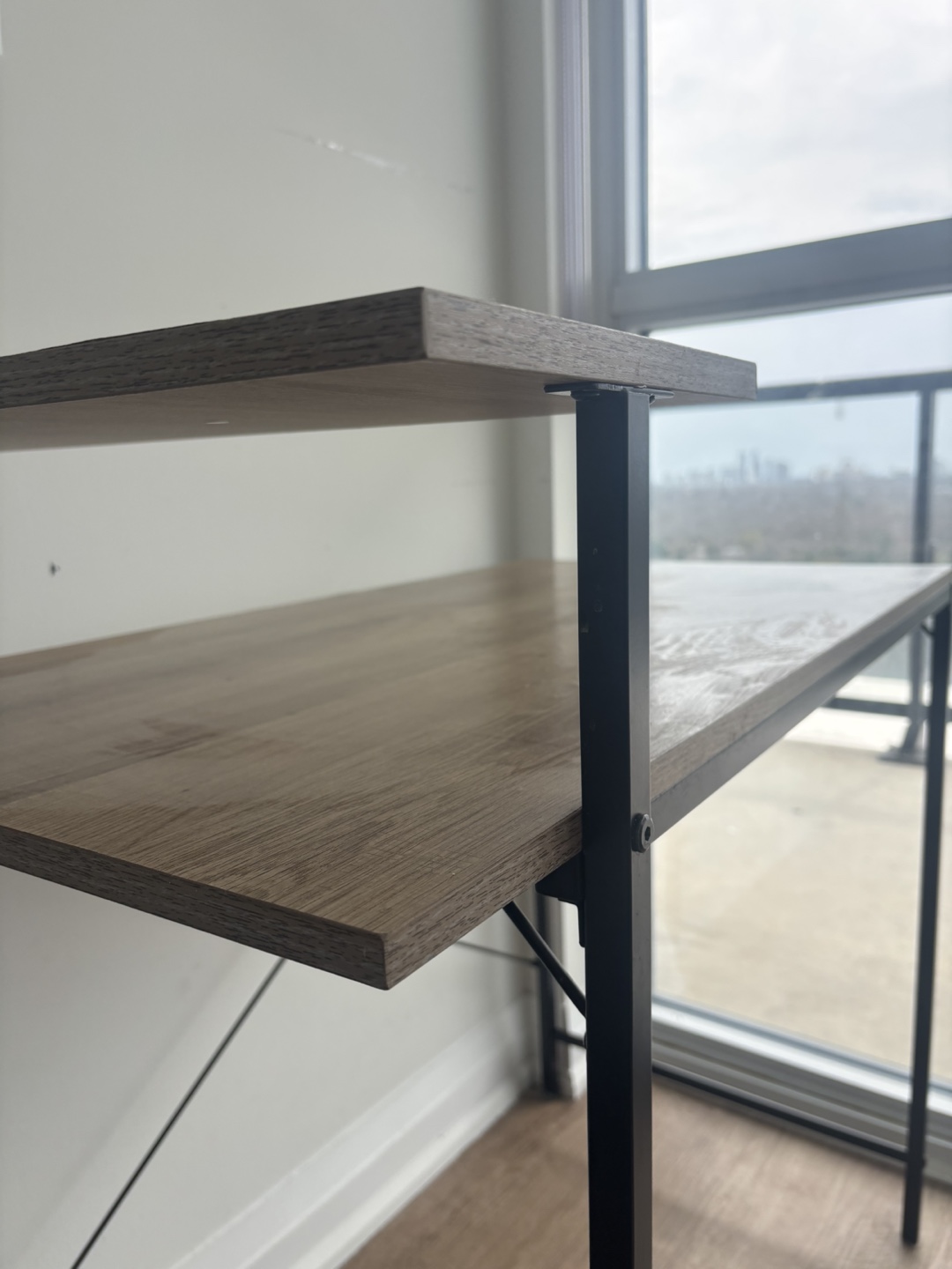 Desk - photo 2
