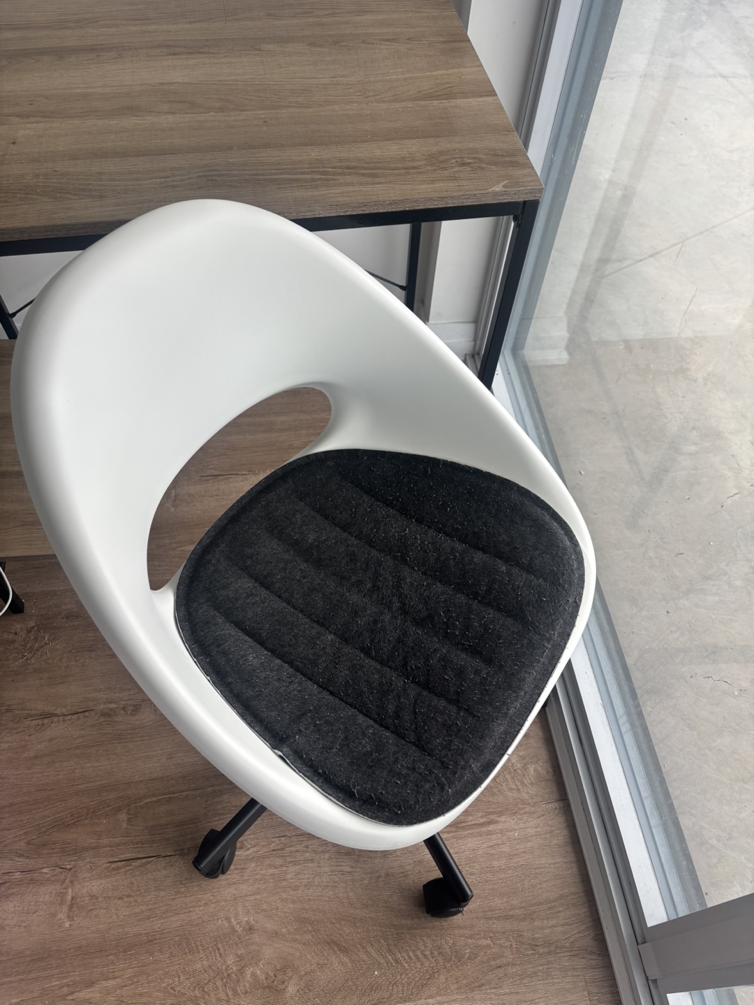 White Swivel Chair - photo 2