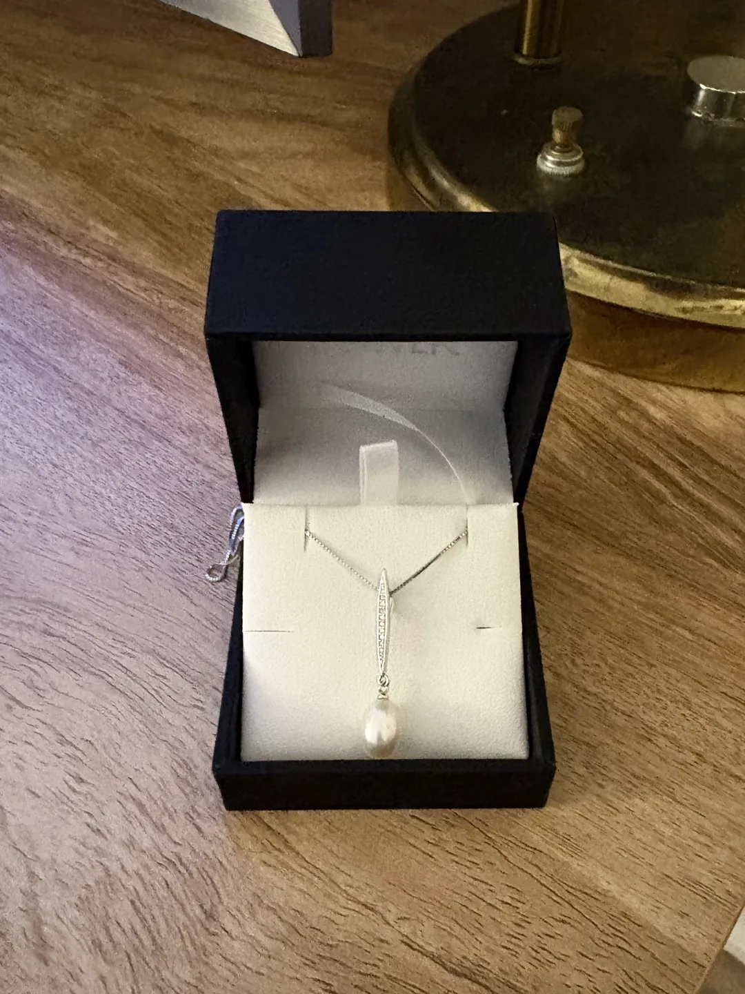 Elegant Pearl and Diamond Pendant Necklace thumbnail