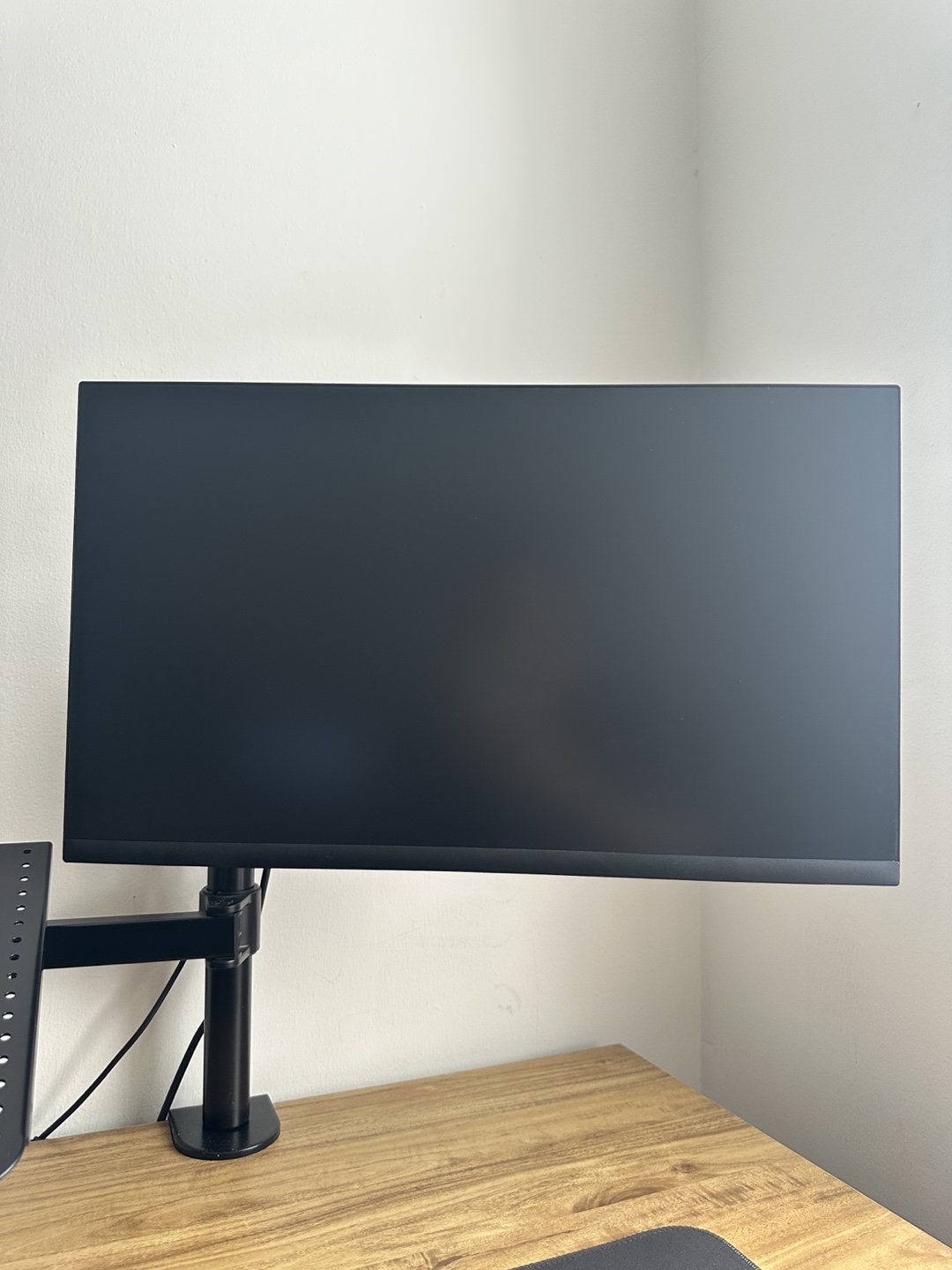 Dell 24” 1080p Monitor with FREE desktop mount