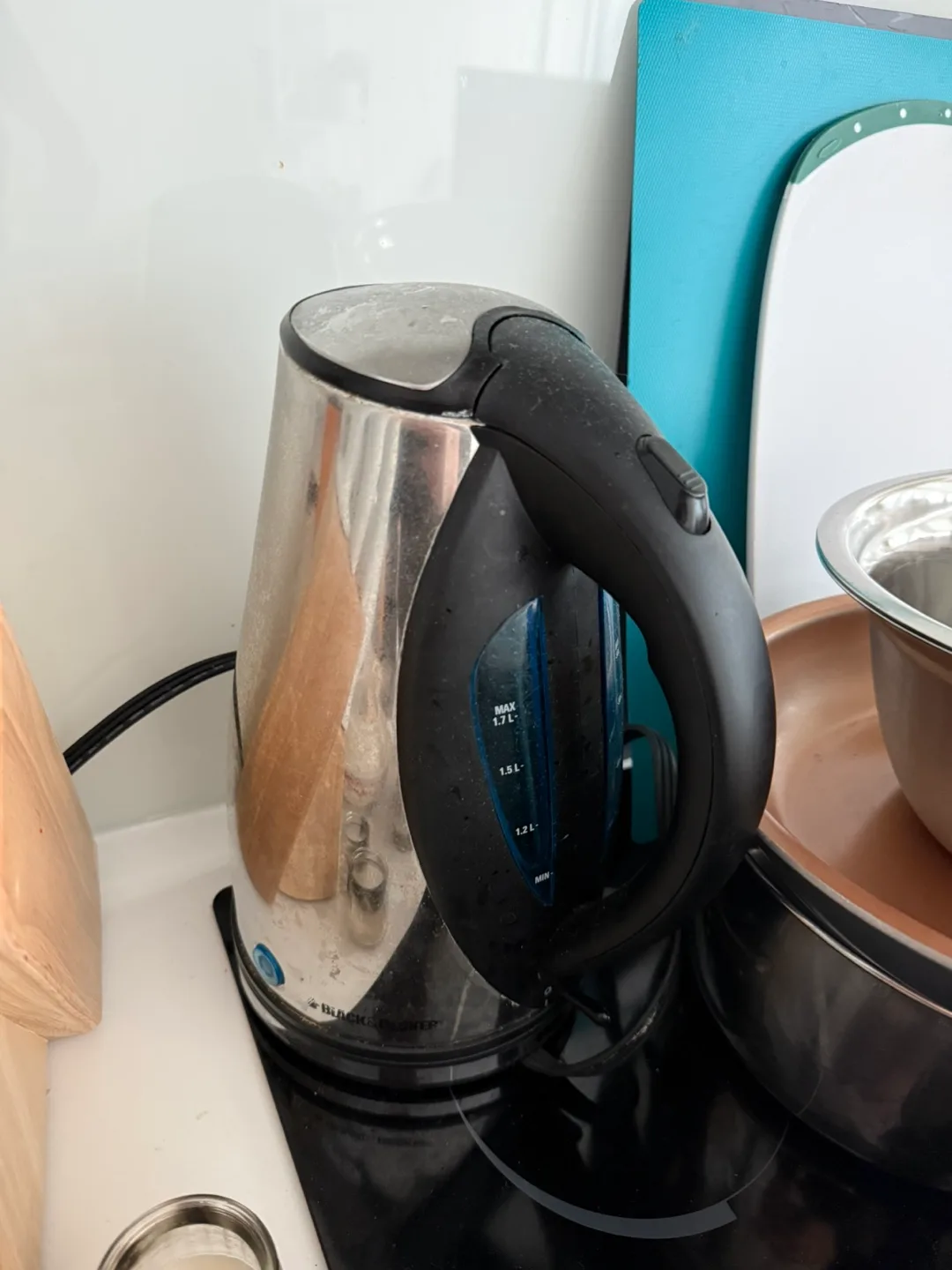 Free Electric Kettle and Cookware Set image indicator(3)