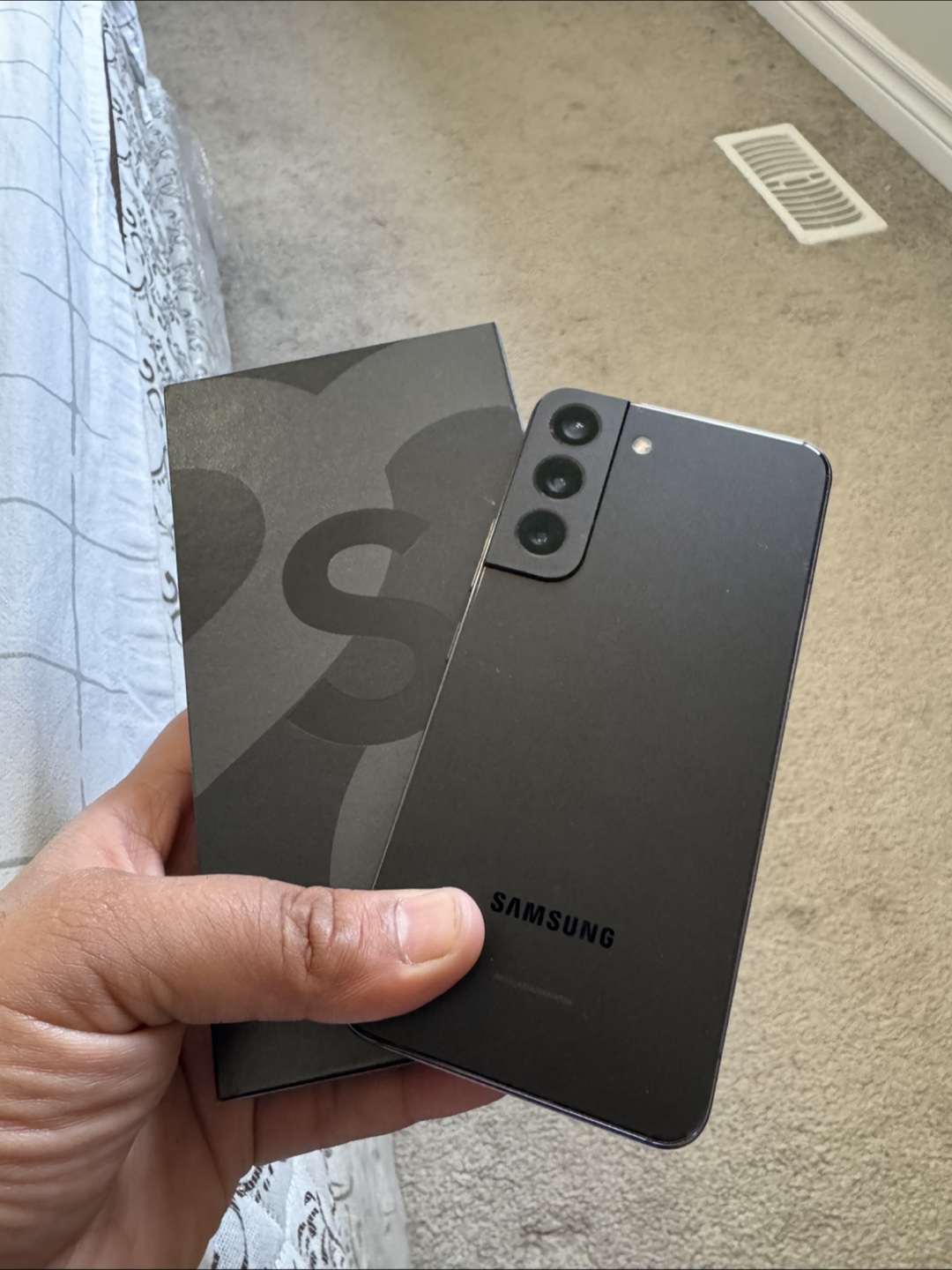 Samsung Galaxy S22 - Like New