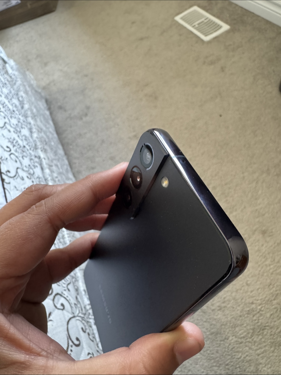 Samsung Galaxy S22 - Like New - photo 4