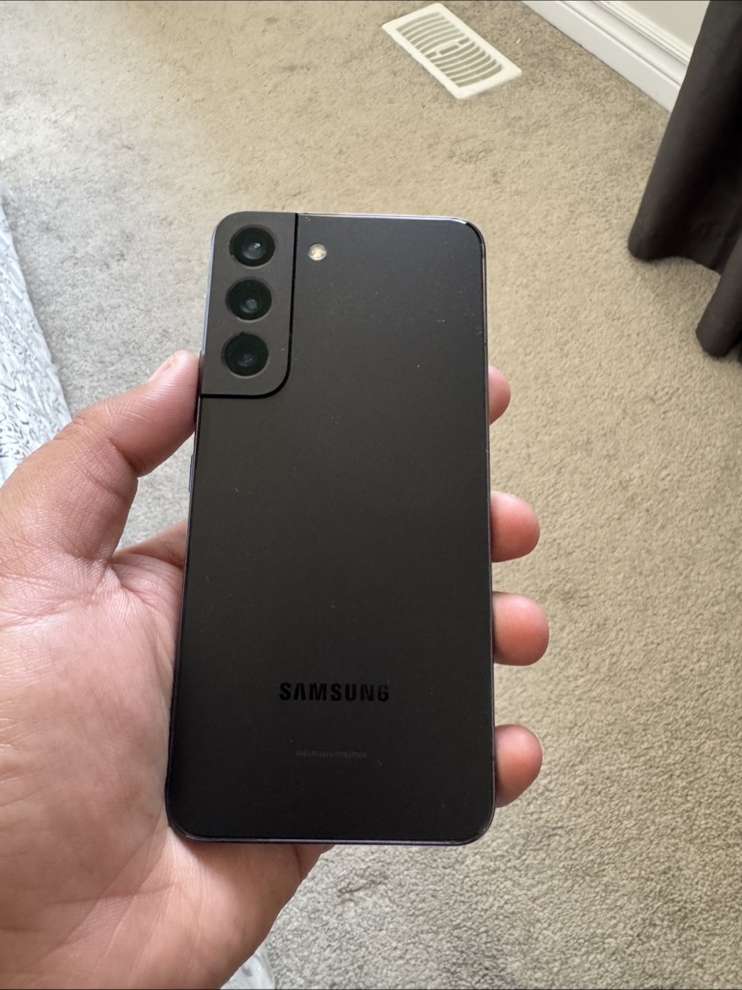 Samsung Galaxy S22 - Like New - photo 3
