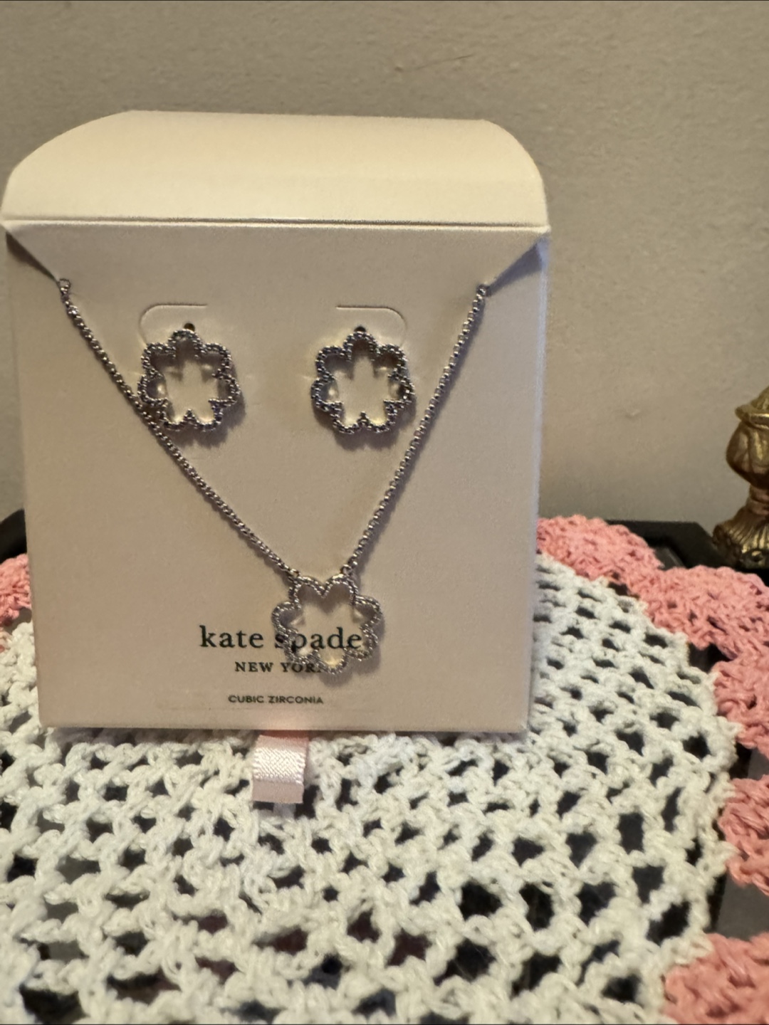 Kate Spade New York Scrunched Scallops Necklace and Earrings Set