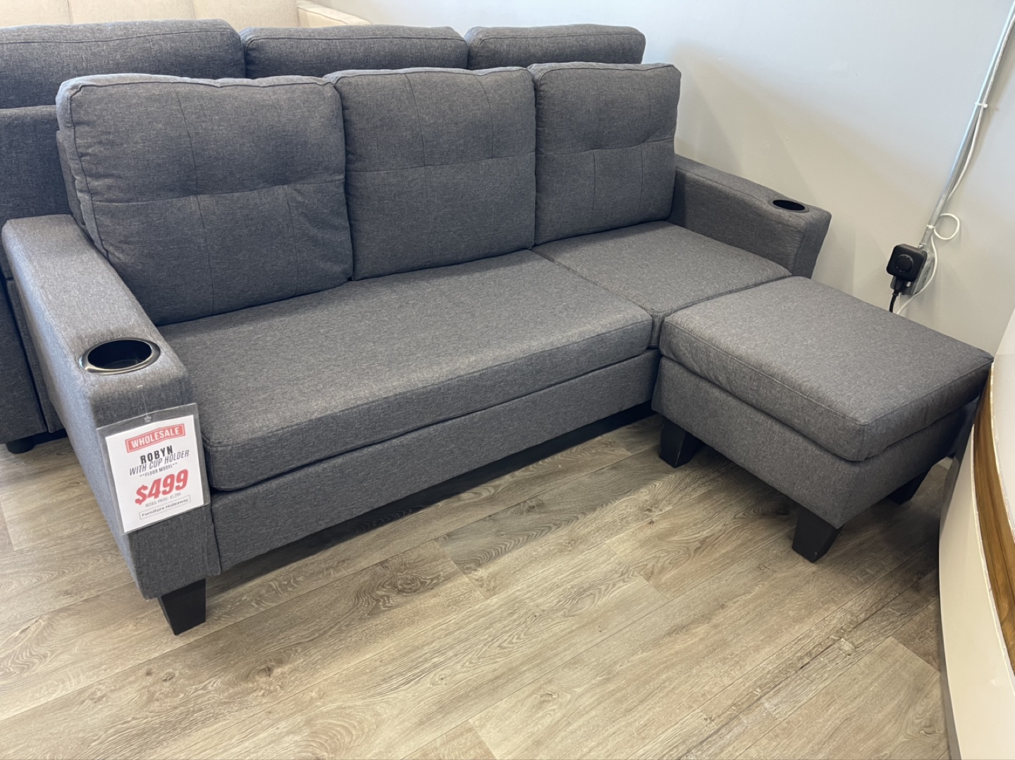 🔥 CLEARANCE SALE – FLOOR MODEL SECTIONAL COUCH ONLY $499! 🔥