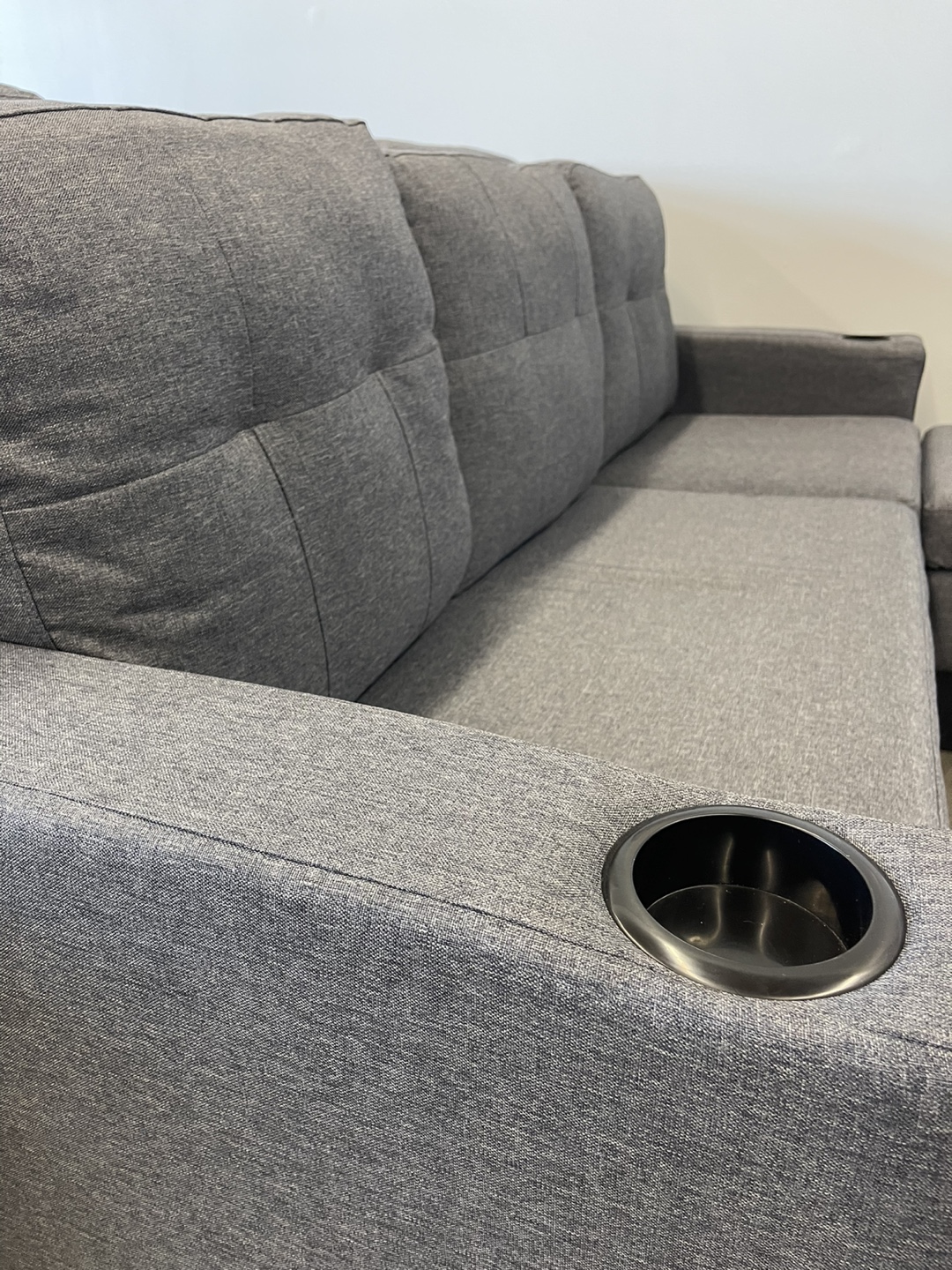 🔥 CLEARANCE SALE – FLOOR MODEL SECTIONAL COUCH ONLY $499! 🔥 - photo 4