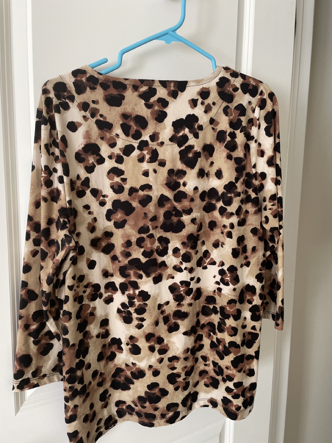 Like new Leopard Print Blouse - Size M/M - photo 3