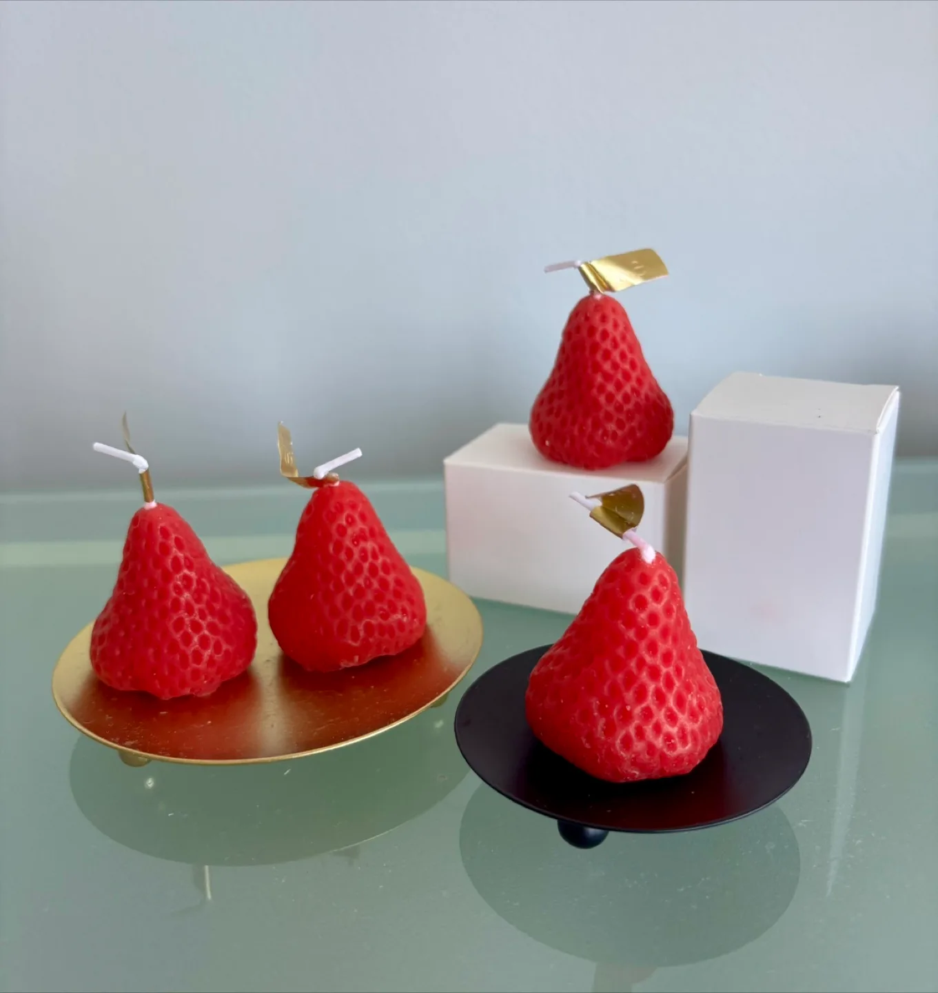 Set of 3 larger strawberry-shaped candles 🆕 image indicator(2)
