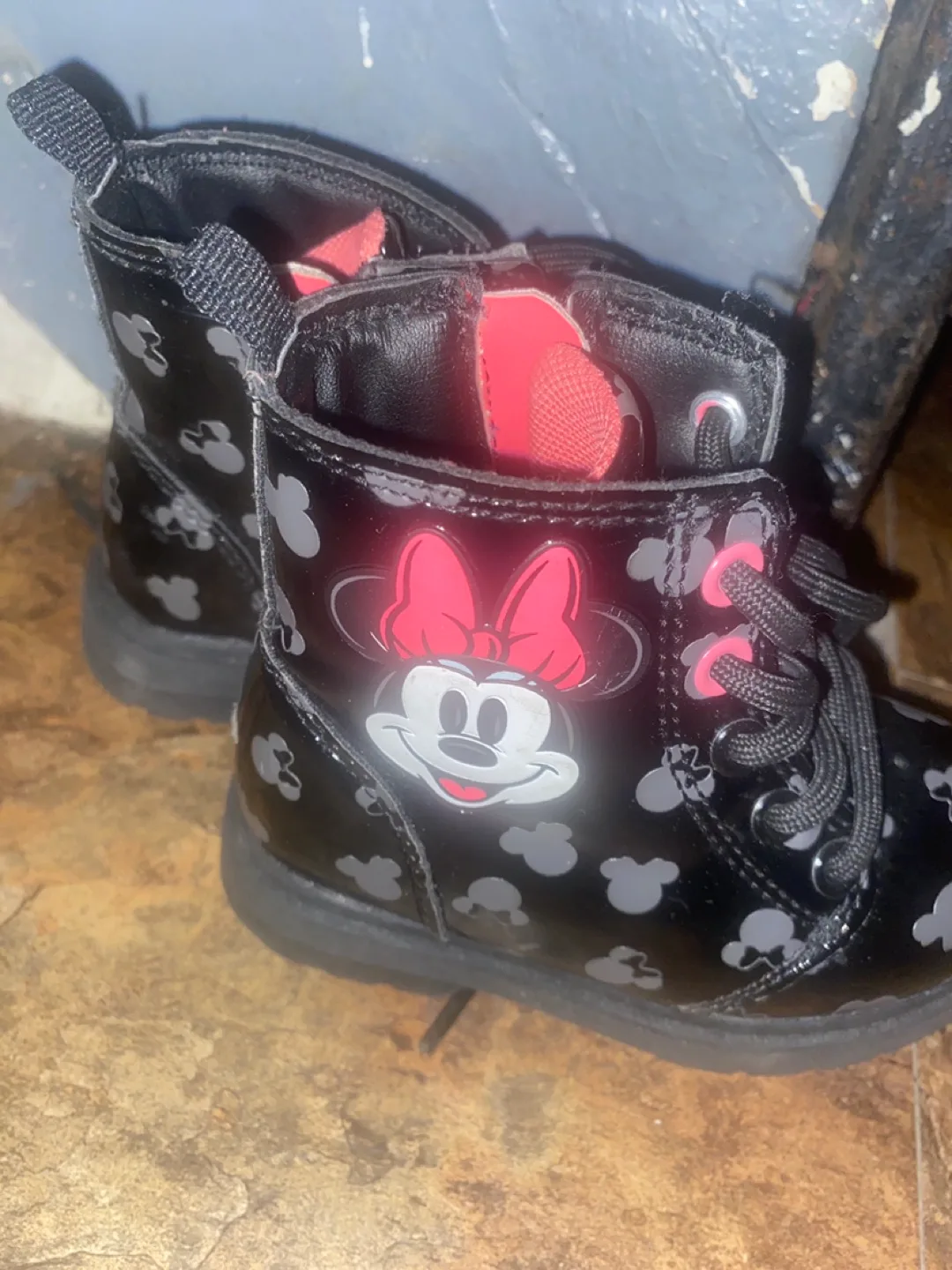 Minnie Mouse Toddler Boots size 6 💚 image indicator(3)