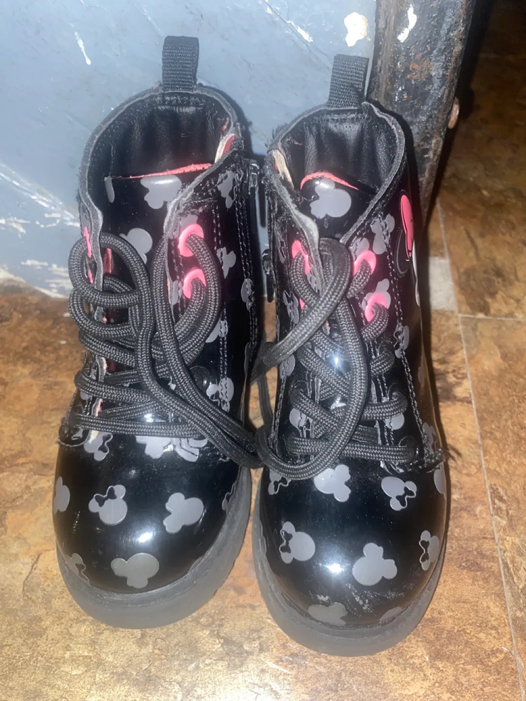 Minnie Mouse Toddler Boots size 6 💚 image indicator(2)