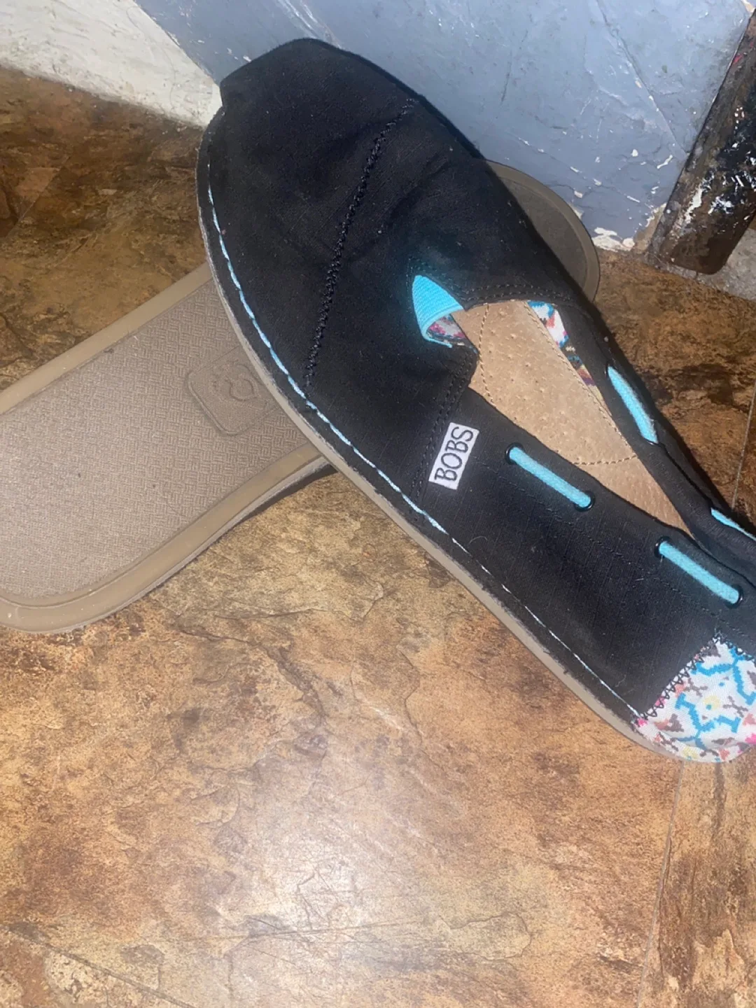 BOB'S from TOMS slip-on shoes size 8 💚 image indicator(3)