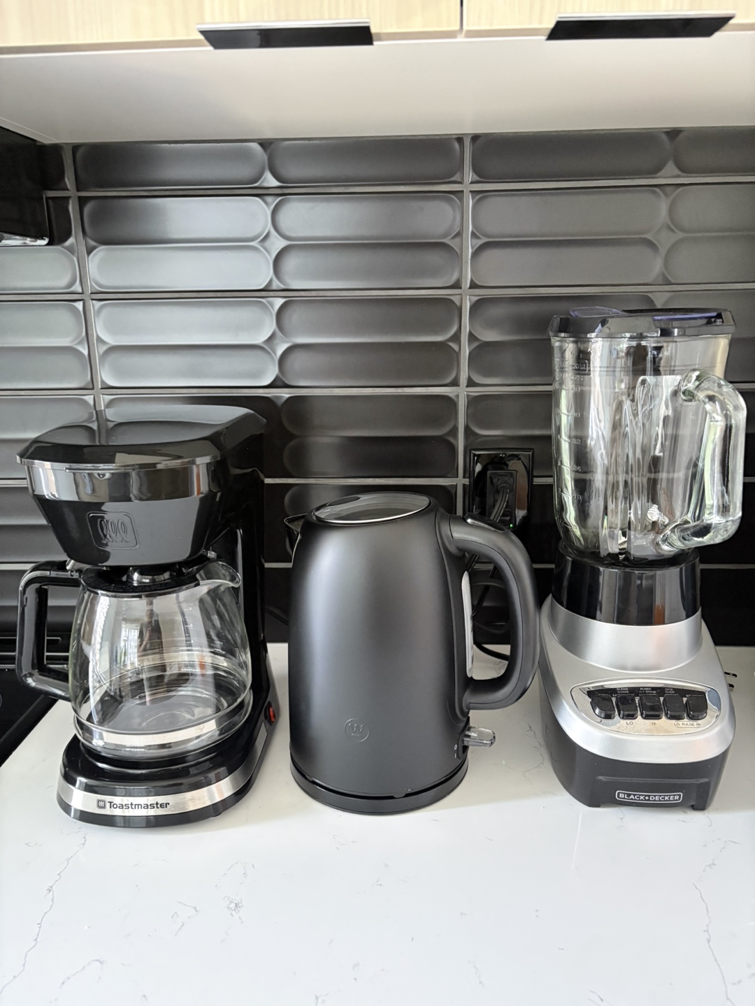 Kitchen Appliance Bundle: Coffee Maker, Kettle, and Blender