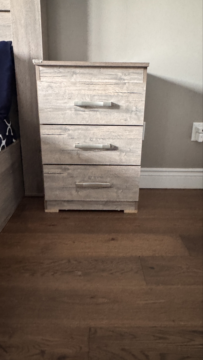 KING SIZE wooden bed with 2 Three-Drawer Nightstand - photo 3