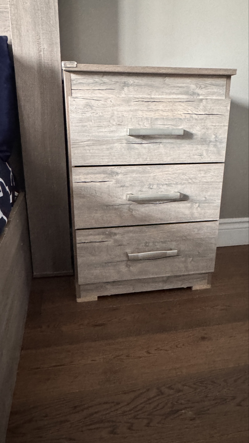 KING SIZE wooden bed with 2 Three-Drawer Nightstand - photo 4
