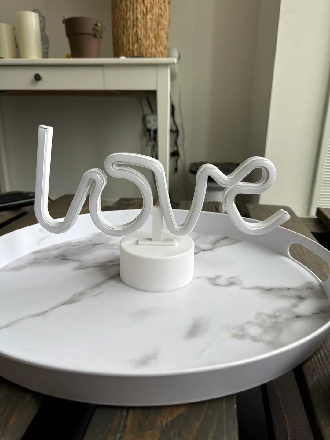 Neon light “Love” image indicator(2)