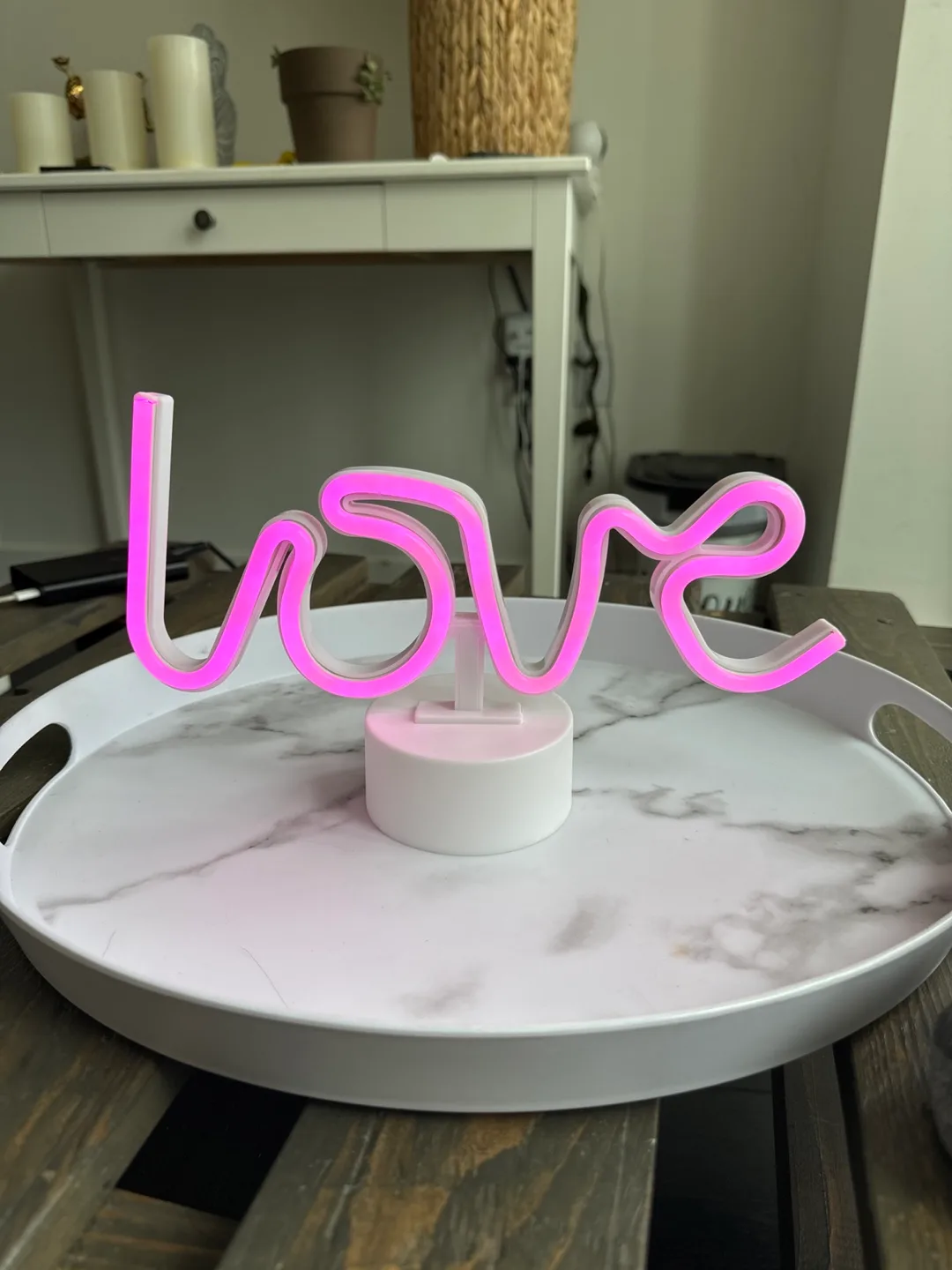 Neon light “Love” thumbnail
