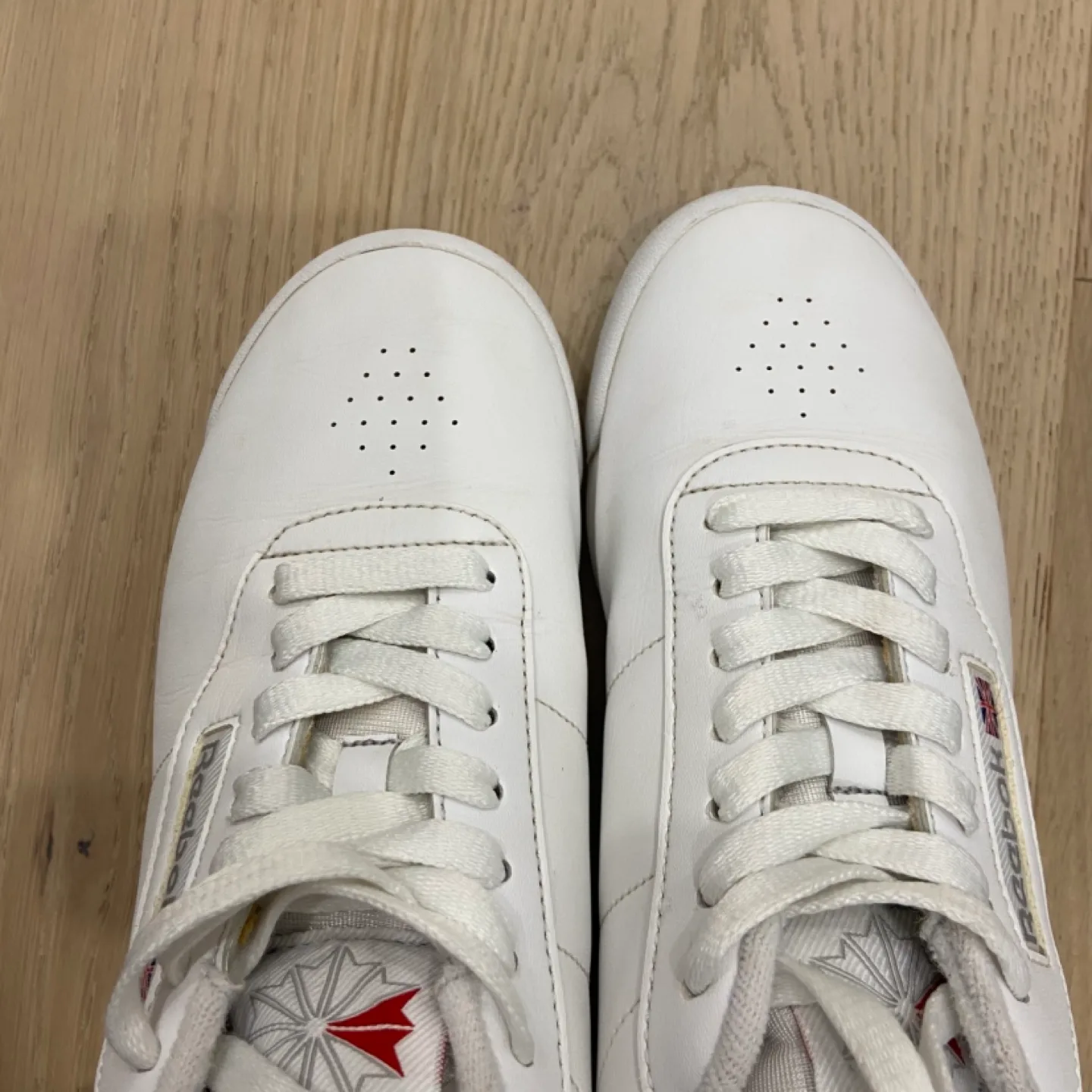 Size 8/38.5 women’s Princess Co Reeboks image indicator(5)