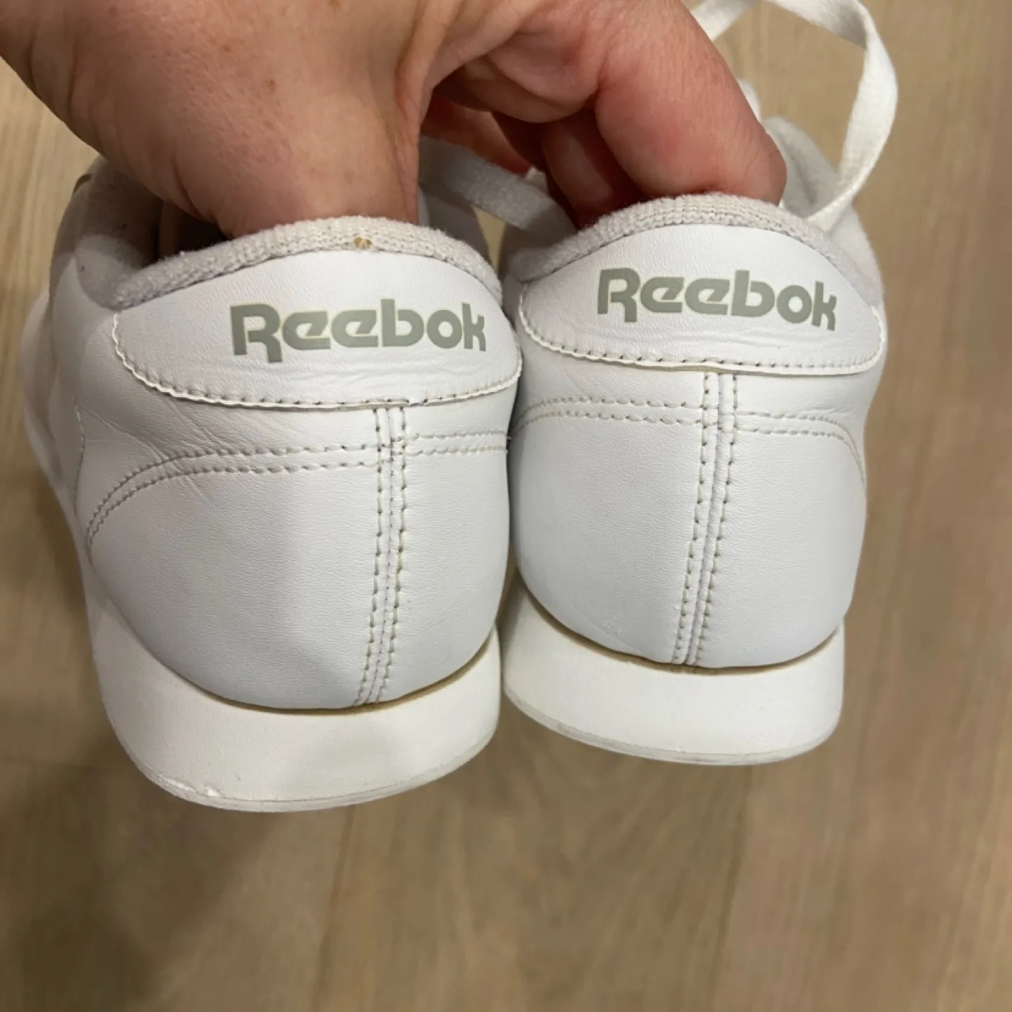 Size 8/38.5 women’s Princess Co Reeboks image indicator(3)