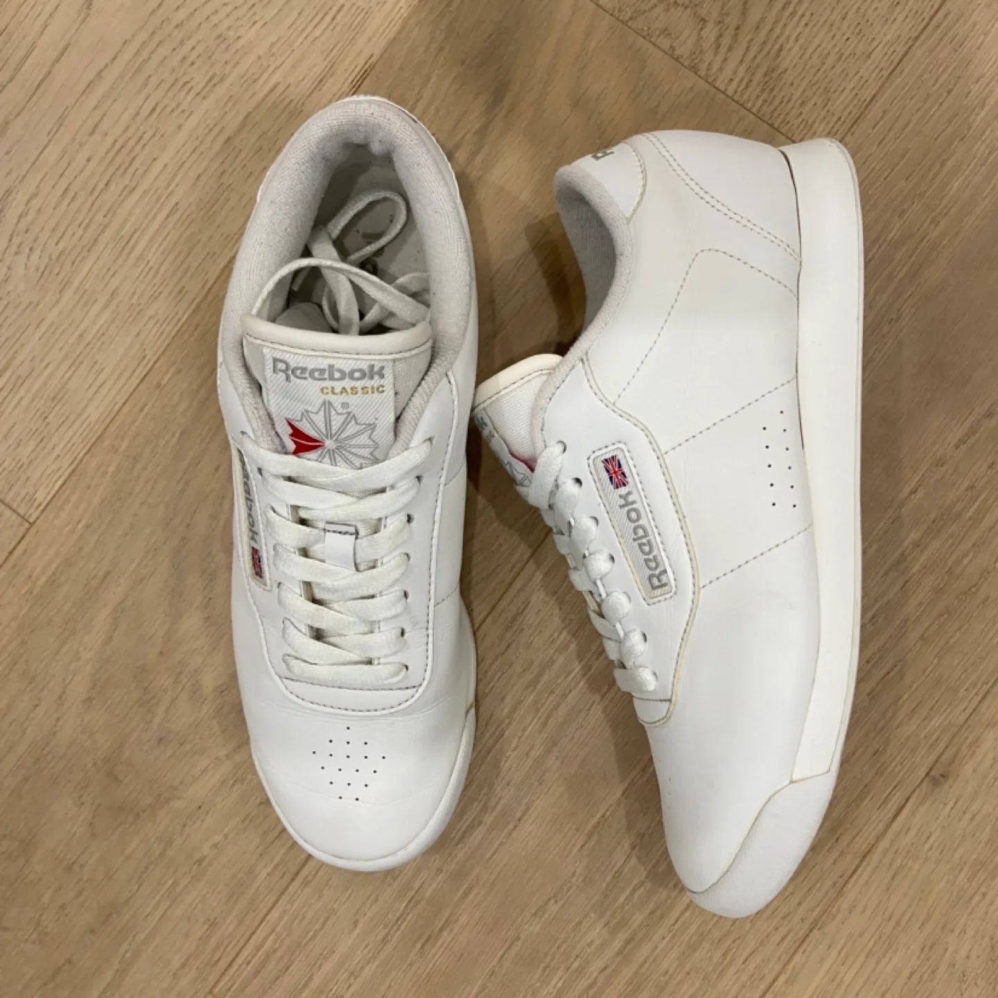 Size 8/38.5 women’s Princess Co Reeboks image indicator(2)