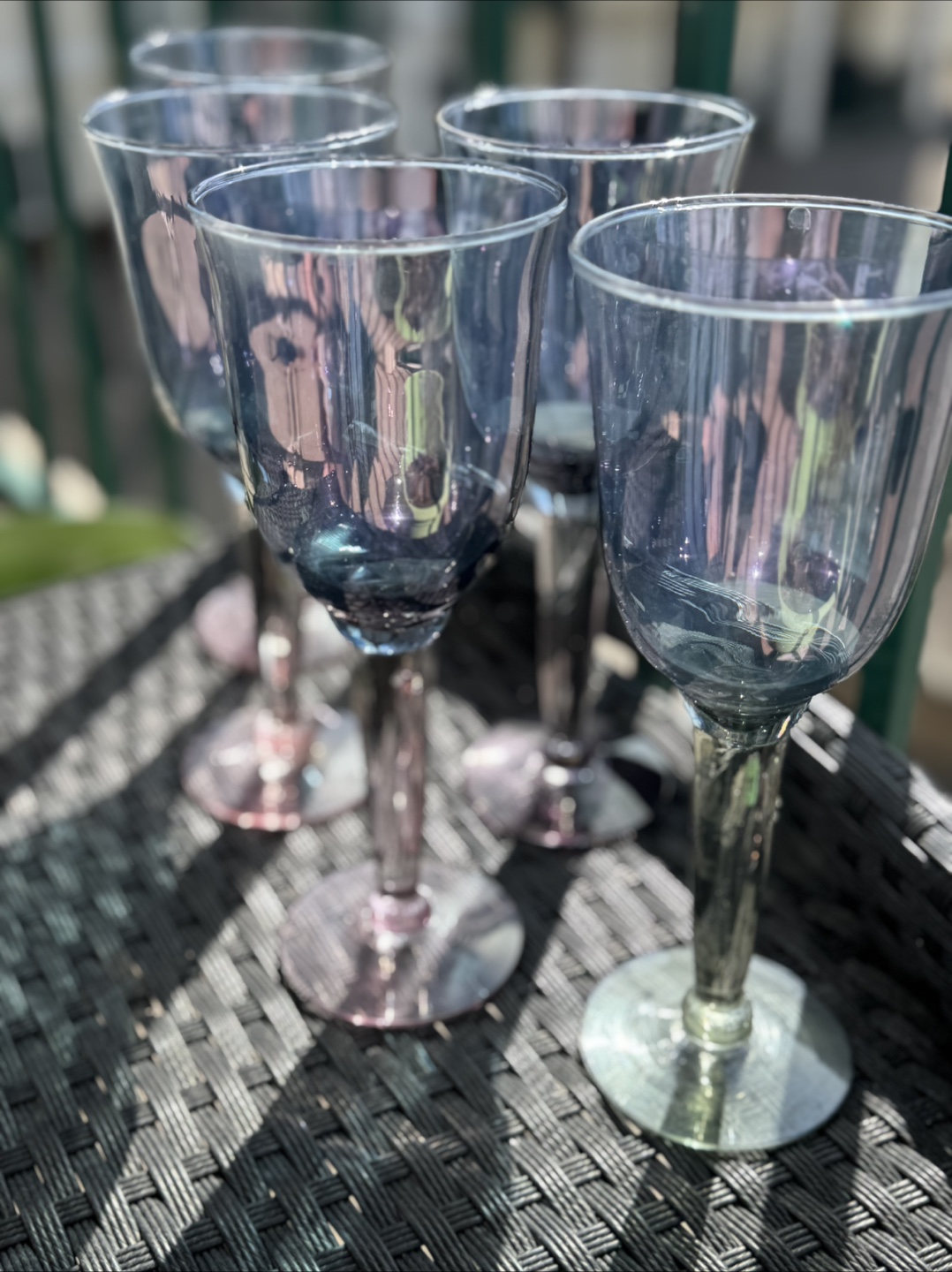 Set of 4 +1 iridescent wine glasses
