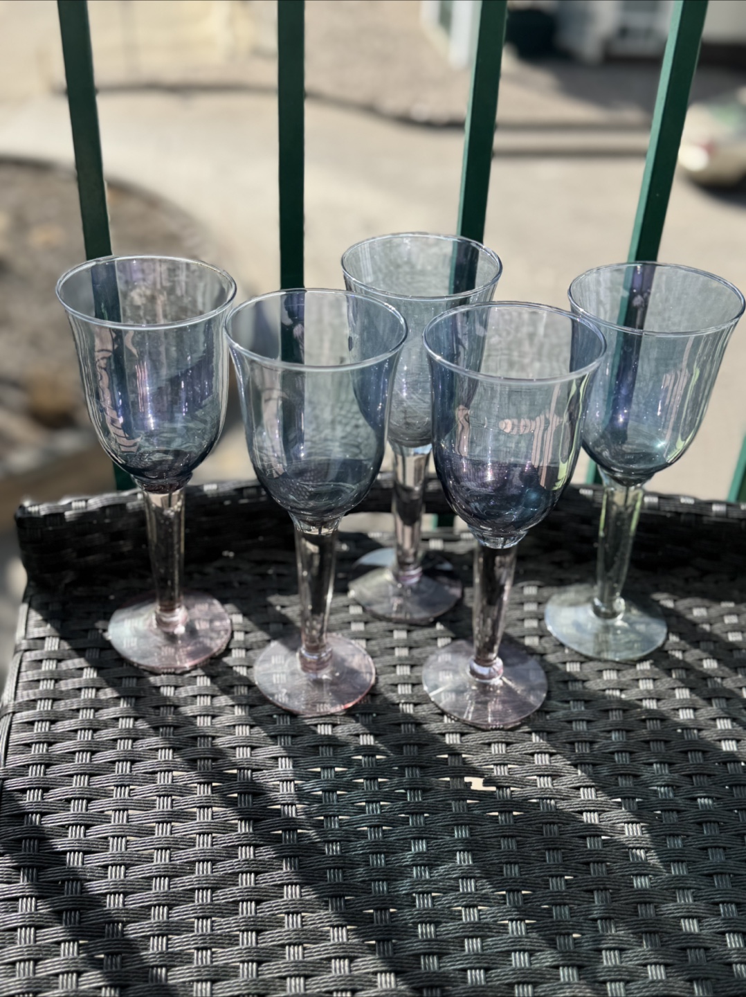 Set of 4 +1 iridescent wine glasses - photo 4