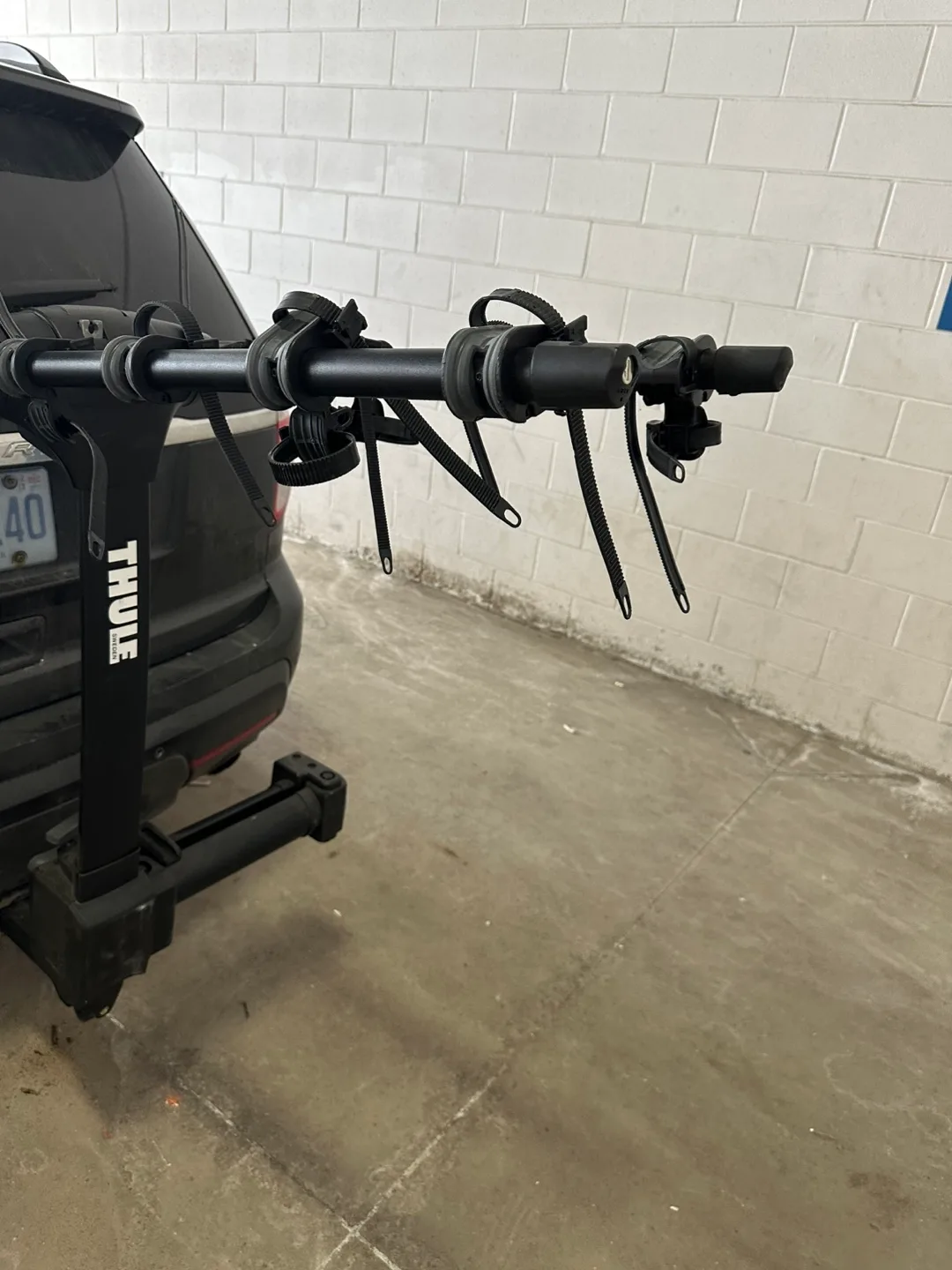 Thule Hitch-Mounted Bike Rack image indicator(2)
