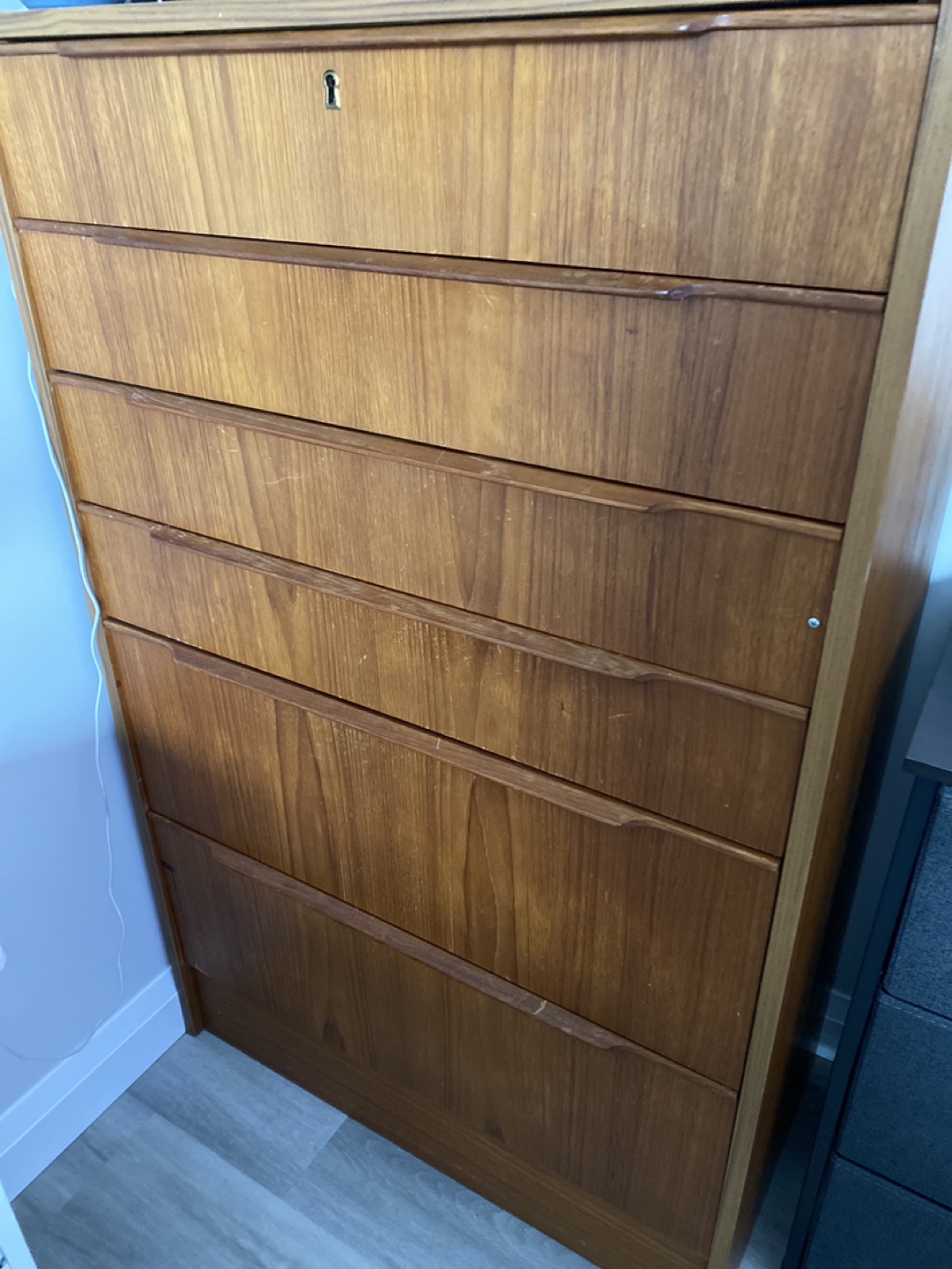 Mid-Century Modern brown 5-Drawer Chest