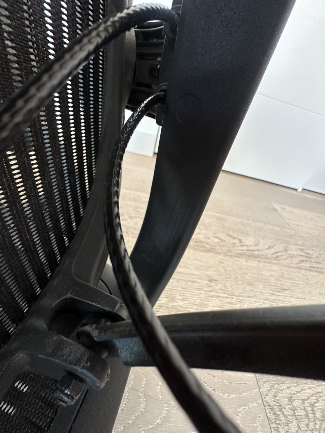 Herman Miller Aeron Chair - Excellent Condition - photo 4