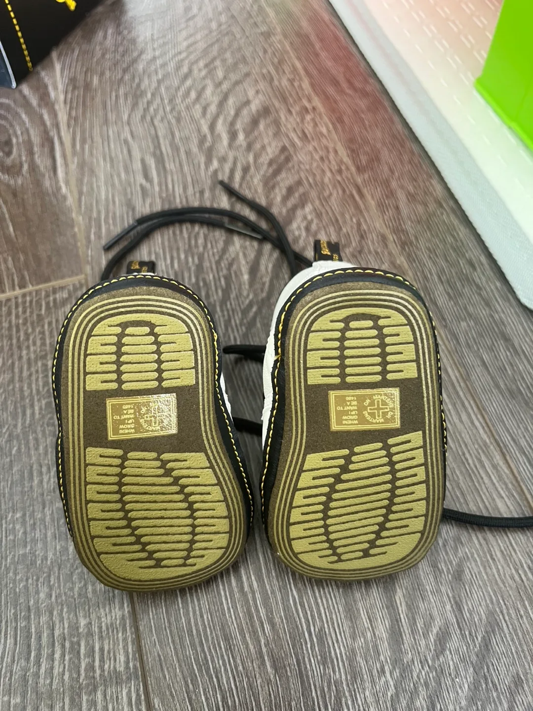 Dr. Martens Infant shoes - Size US 1 - White Leather image indicator(2)