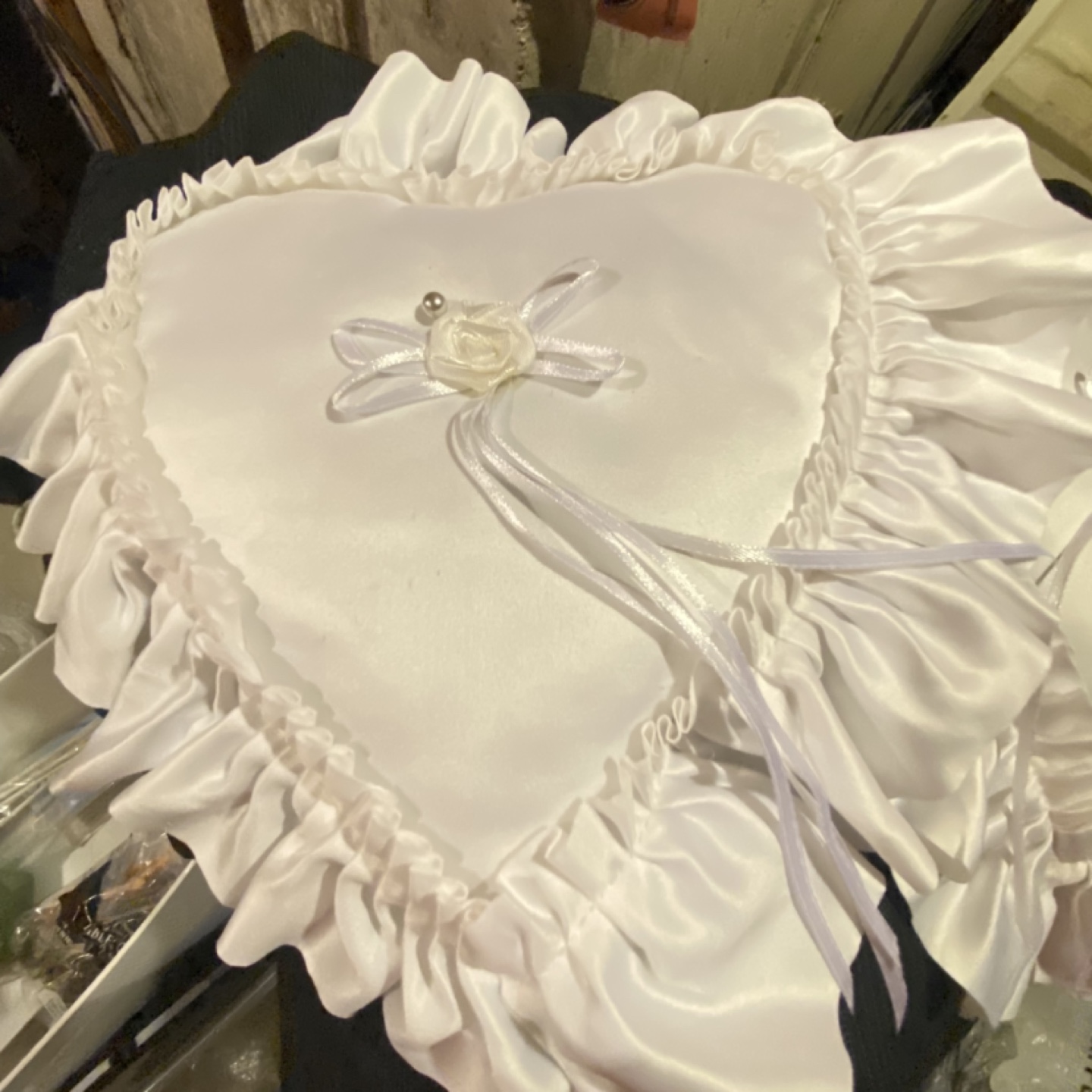 White heart-shaped ring bearer pillow - photo 2