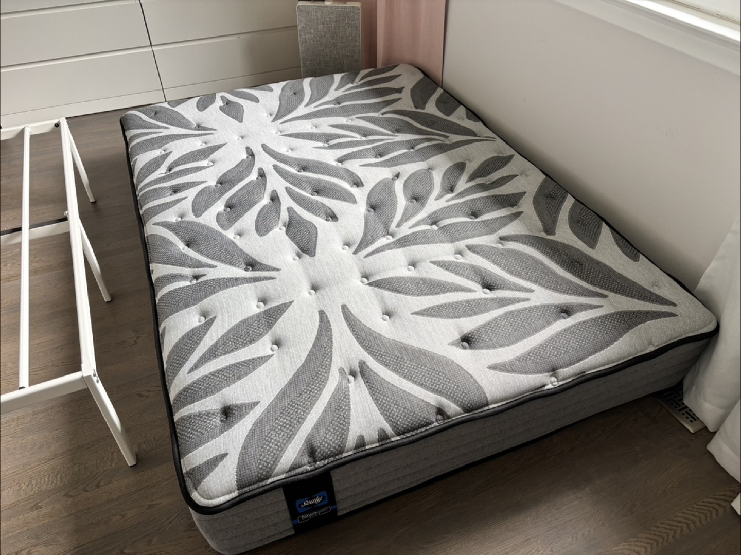 Full/double mattress and metal bed frame