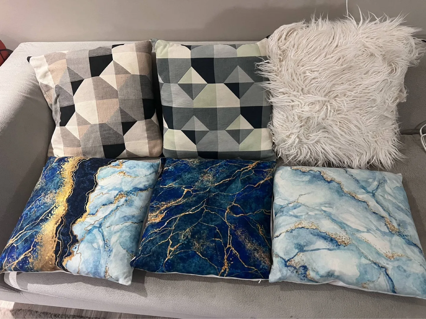 Six Decorative Throw Pillows image indicator(2)