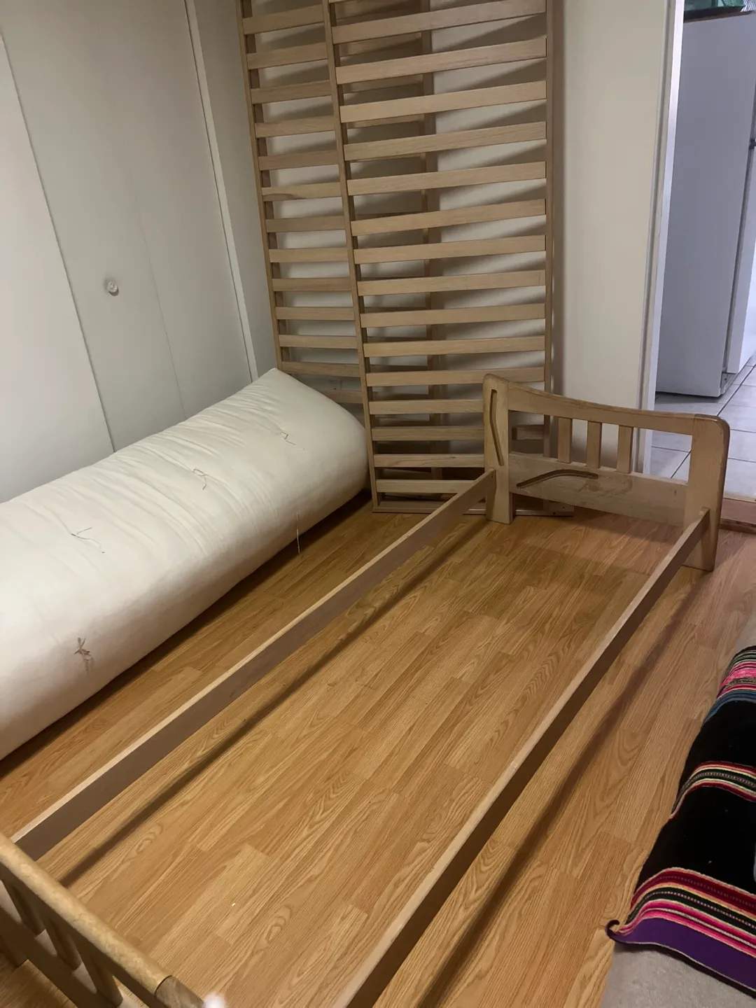 Free Futon Sofa-Bed w/ woodden frame 💚 image indicator(4)