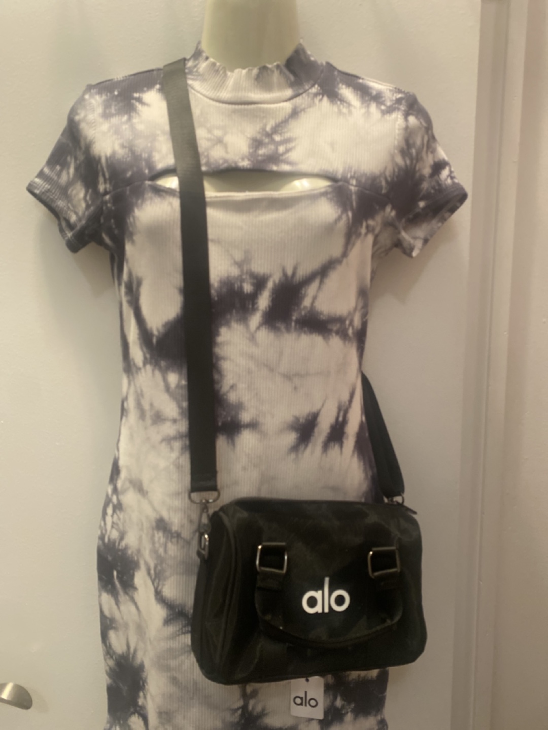 Alo Yoga Small Black Mesh Crossbody Bag - photo 4