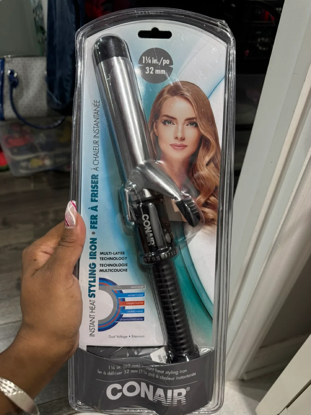 Conair 1 1/4 inch Instant Heat Styling Iron image indicator(2)